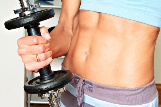 Woman-Abs-Weights-Strong-Fitness