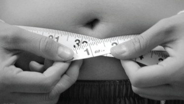 Belly-and-tape-measure-photo-1024x669