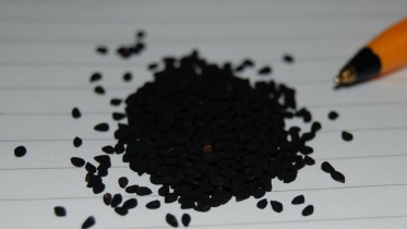 Nigella_seeds